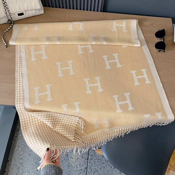 Equestrian Tan / Cream Houndstooth Reversible Wrap