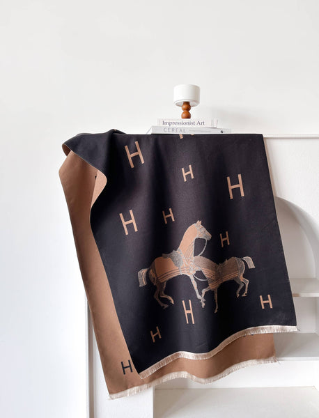 Equestrian Black / Tan Stable Reversible Wrap